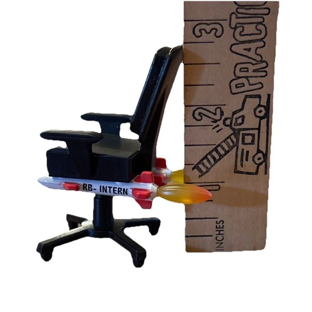 Roblox Figure RB-Intern Desk Chair Gaming Chair 3 Inches Tall Collectible Figure